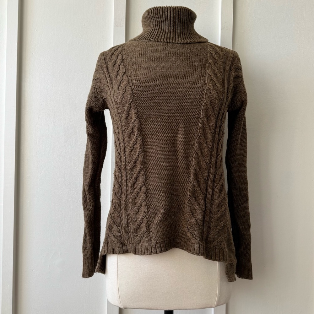 Old Navy Olive Green‎ Cable Knit Turtleneck Sweater – Size Medium